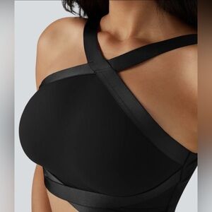 HALARA Cross-Strap Black Bra